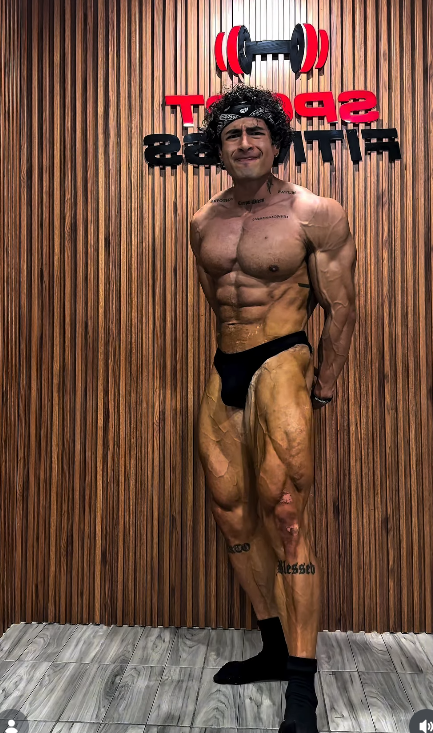 Andrés Aburto entrenando y practicando posing